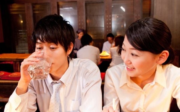 小悪魔女子の必殺ワザ 間接キス を自然とさせちゃう会話テク シティリビングweb