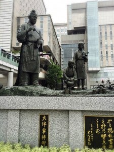 万葉集にも百人一首にも登場 大伴家持 の像 富山県高岡駅前 シティリビングweb 万葉集にも百人一首にも登場 大伴家持 の像 富山県高岡駅前 シティリビングweb
