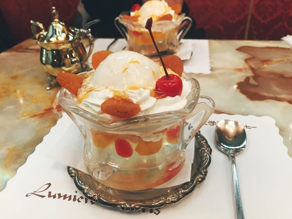 レトロな純喫茶でパフェを 日本大通り 関内 シティリビングweb