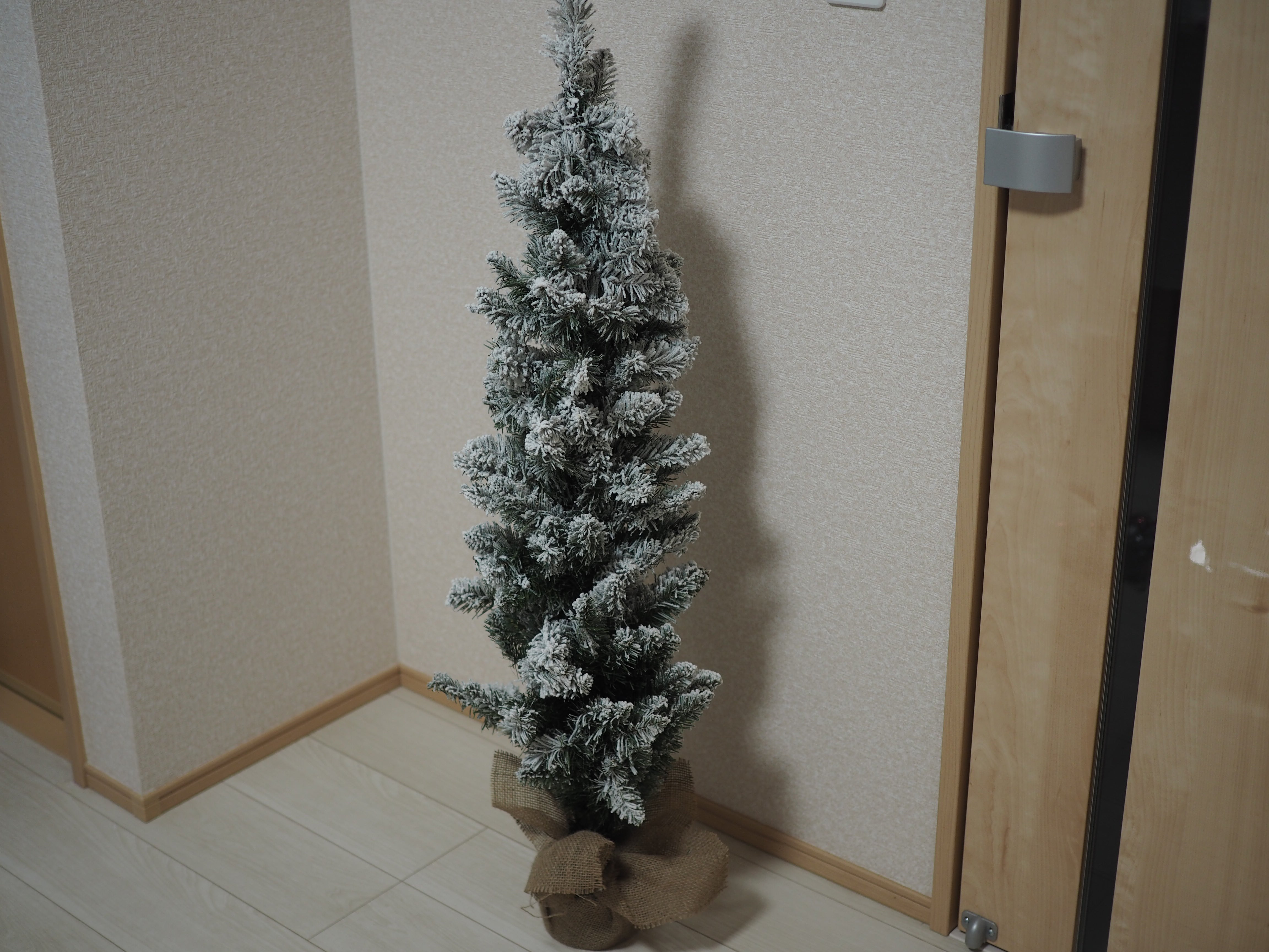 ニトリのクリスマスツリーが可愛くて本格的☆ちゃちゃっと飾ってみた