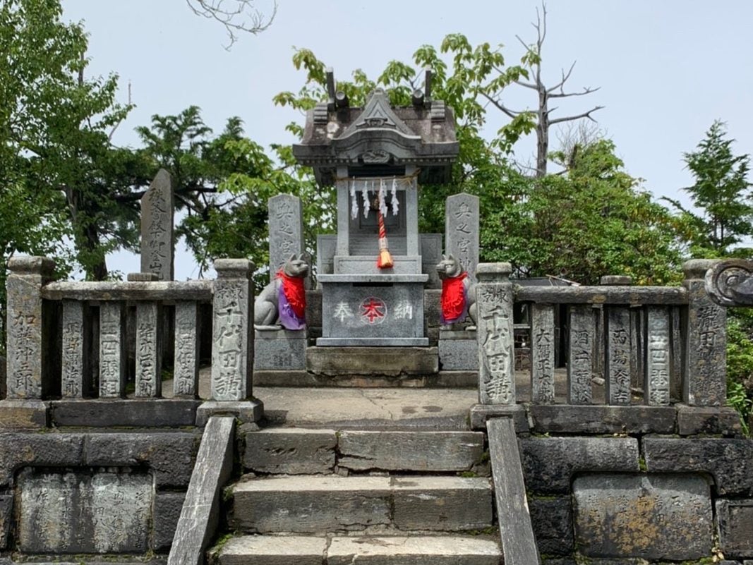 三 峯 神社 奥宮 ストア スニーカー