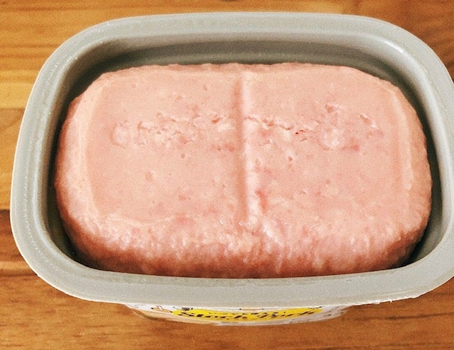 ハムとトマトのストロンボリ料理のレシピ