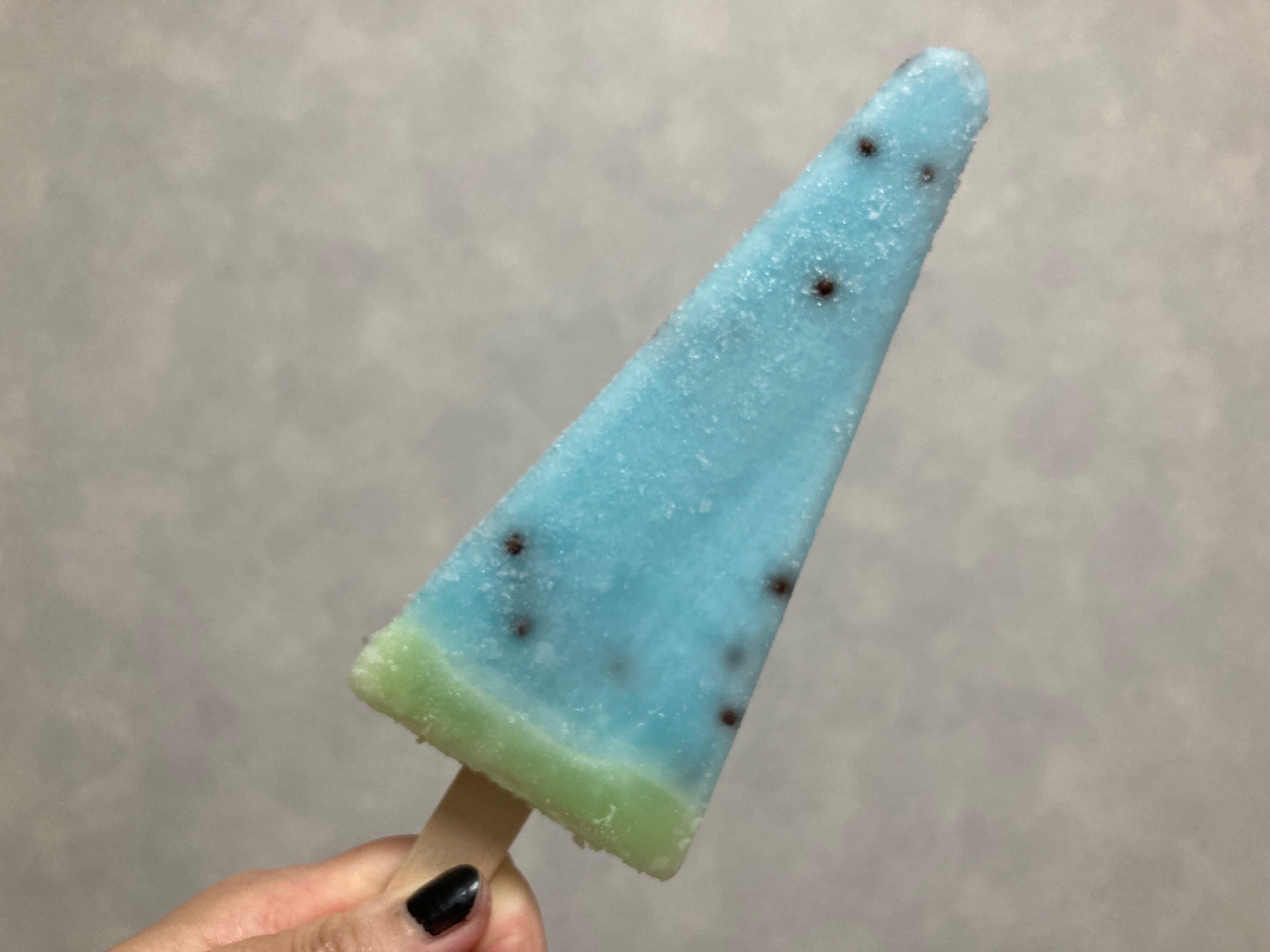今年は青い 話題 今年のスイカバーは青かった シティリビングweb
