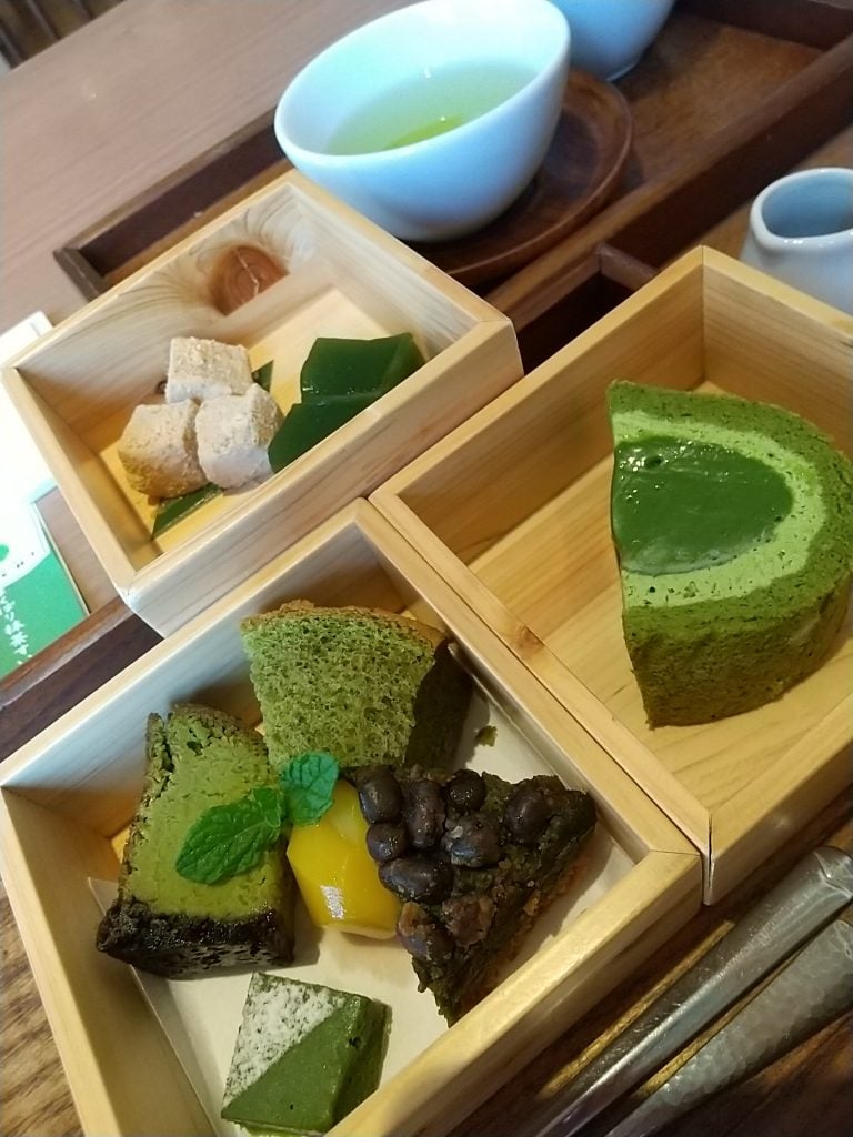 福岡】抹茶の三段宝石箱や～！【抹茶カフェHACHI】｜シティ
