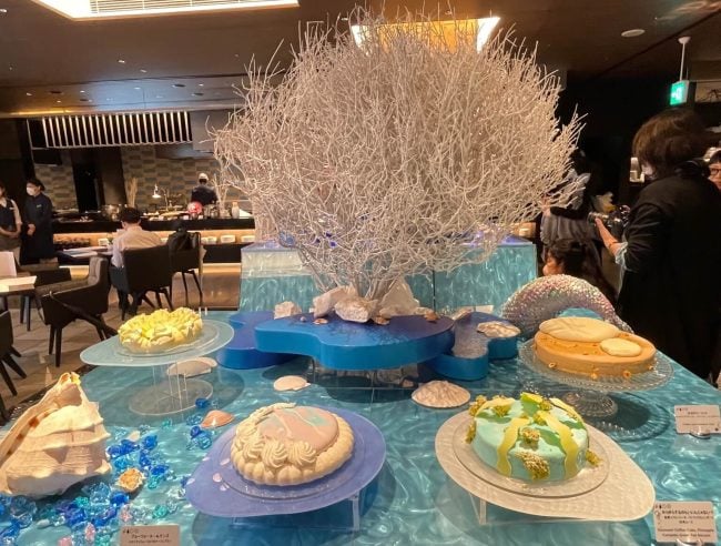 ヒルトン大阪はまるでビーチリゾート！ 涼し気なスイーツで