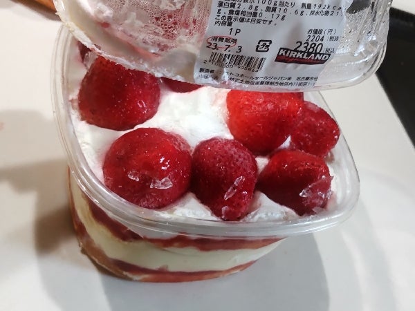 コストコ】新商品のストロベリーカスタードクリームケーキ実食