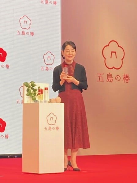 女優・吉永小百合さんが、36年ぶりにスキンケア商品「五島の椿」の新CM