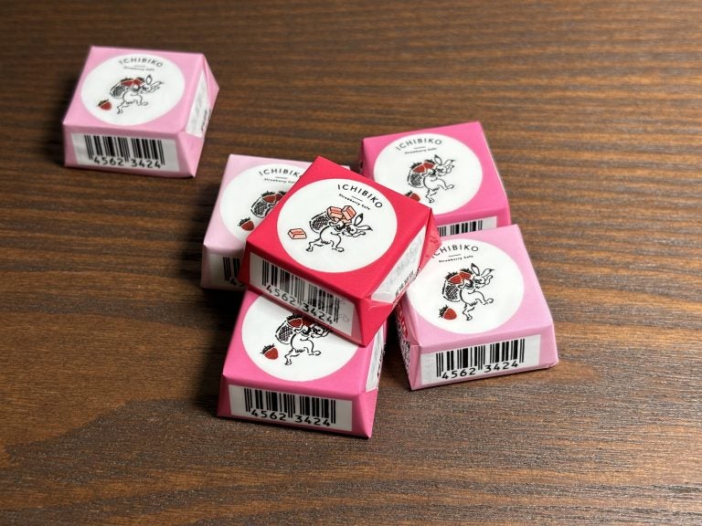 イチゴミルク色のSONY製PCです♡コンパクトでかわいいですよ(//∇//)