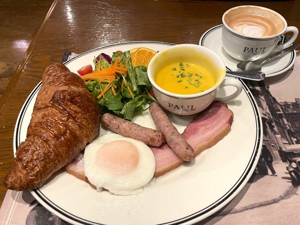 人気ベーカリー「PAUL」の絶品モーニング！ドリンクおかわり自由でこの