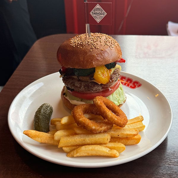 TABASCO（R）（タバスコ）とハンバーガーの名店「ブラザーズ」がコラボ