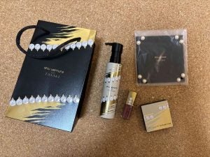 雑誌付録】品薄なので急いで!あのカネボウの名品がついてくる 雑誌付録】品薄なので急いで!あのカネボウの名品がついてくる