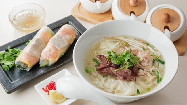 淀屋橋】ベトナムの本場の味が楽しめる「フォーと生春巻きのお店 AmiO