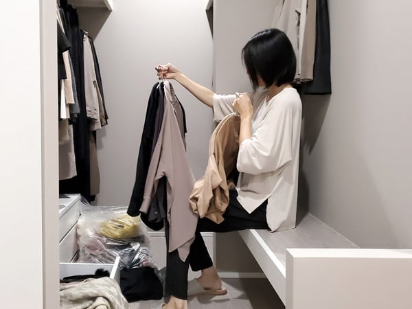 片付けのプロが回答！「ついつい服を増やしてしまう」「似合う服が