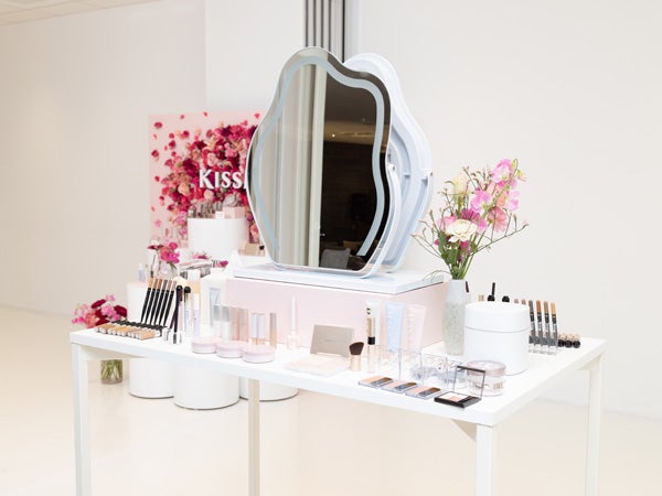 プレゼント付き】創業200年の美しき進化──伊勢半の新コレクションが