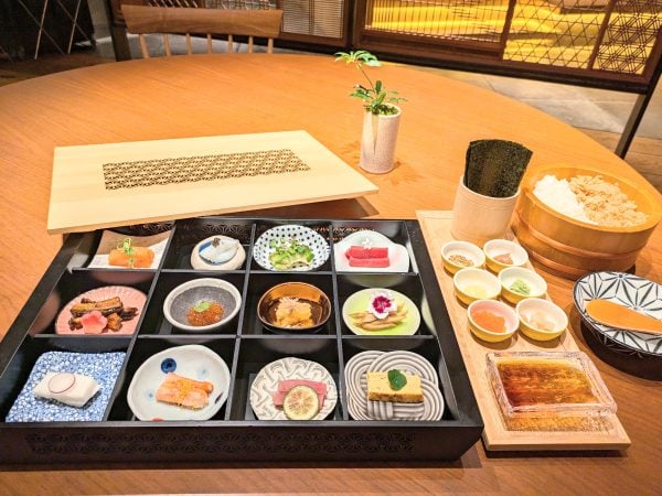 【新宿】自分だけの手巻きすしを堪能!特製パフェ付の贅沢ホテルランチ|シティリビングWeb