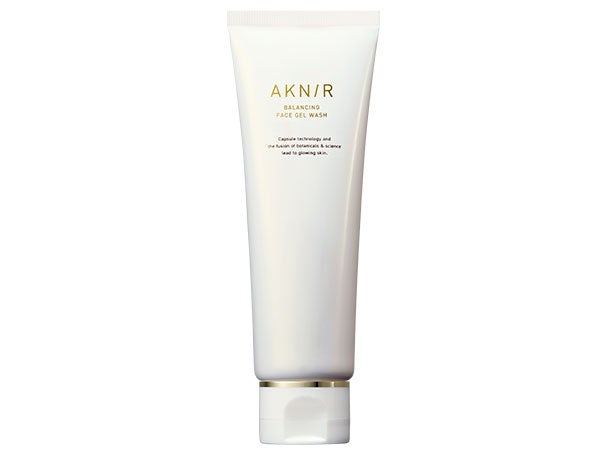 梨花さんが手がける「AKNIR」から、ブランド初のスキンケア