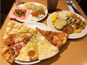 ピザ食べ放題】元祖シェーキーズの魅力と威力を検証したらお腹も心も