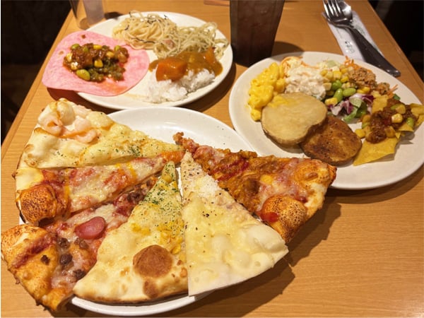 ピザ食べ放題】元祖シェーキーズの魅力と威力を検証したらお腹も心も