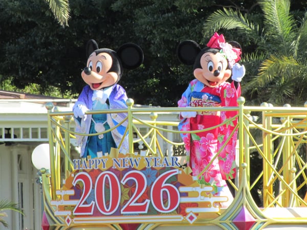ミッキー＆ミニーも着物姿で登場！「東京ディズニーランドのお正月