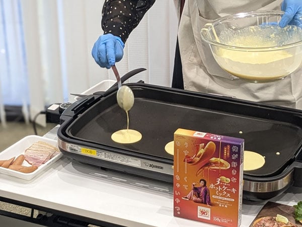 堂本剛さん考案の“薄くてちいさい”新感覚ホットケーキ＆レンジで作る粉