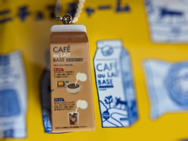 カルディ】今だけ非売品のミニチュアチャームがもらえる！春先取りの桜