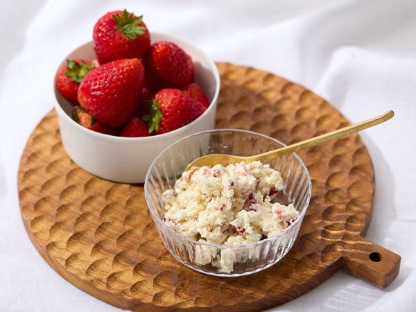 新感覚の漬物スイーツ、春限定のいちご酒粕漬チーズが登場