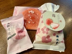 春っぽい素敵な手土産みーっけ！旬のいちごが美味しいお菓子2選