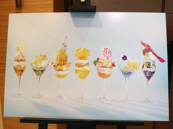 麻布台ヒルズ】全12種のアートなパフェが集結！ 空の上で味わう