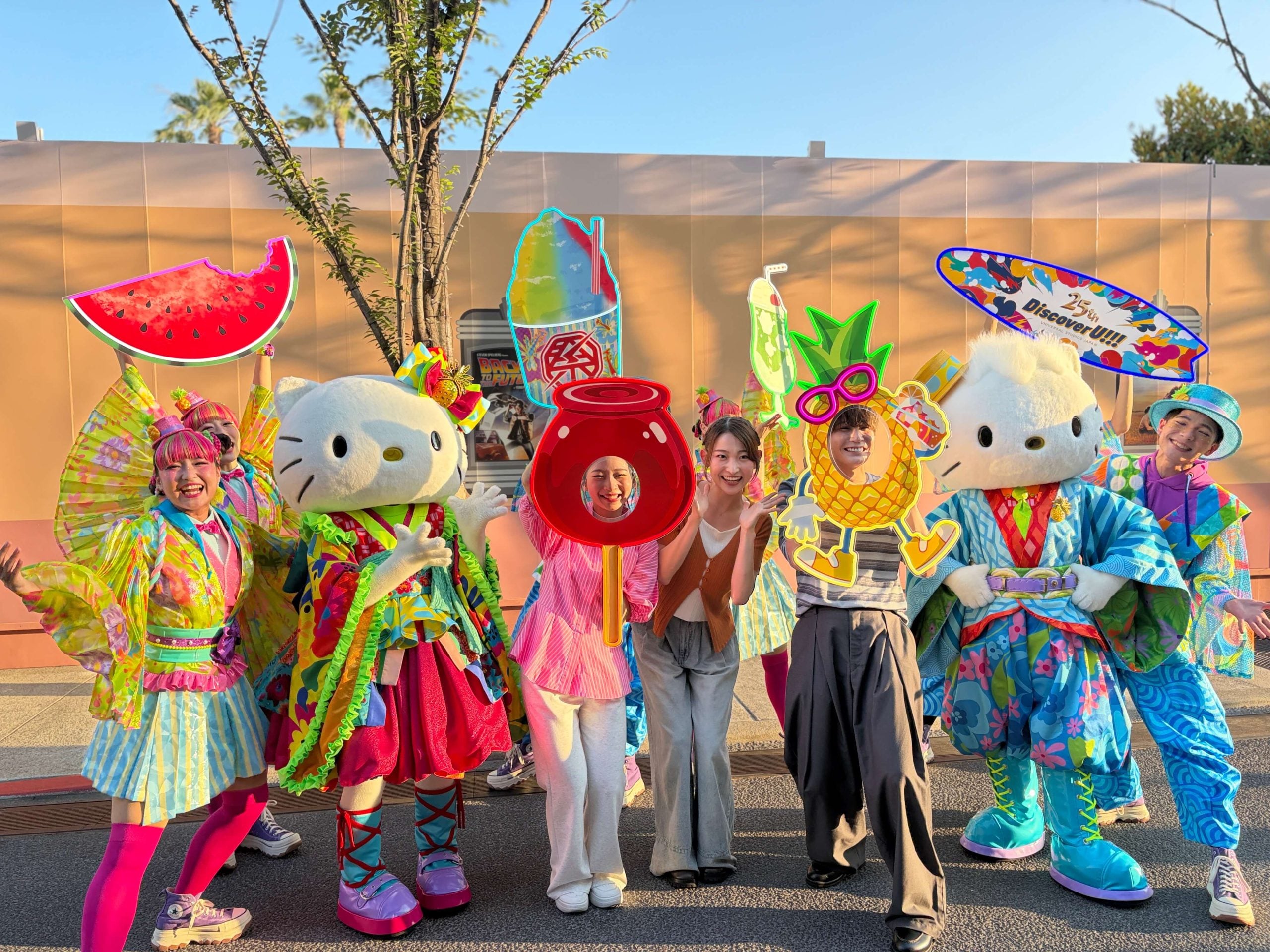 USJ】初の“ネオン夏祭り”開催！びしょ濡れショーや限定フードを体験