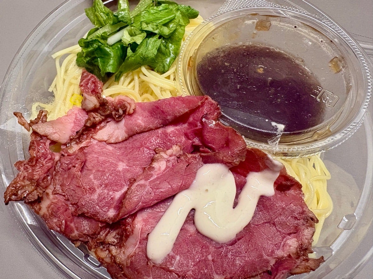 セブン新作】たっぷり柔らかなローストビーフ！コンビニとは思えない